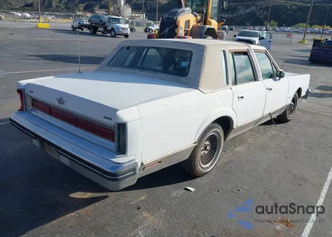 1984 Lincoln Town Car z USA, uszkodzony, nr VIN 1LNBP96F8EY706254